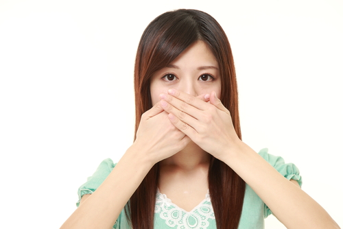 口臭の原因と改善方法